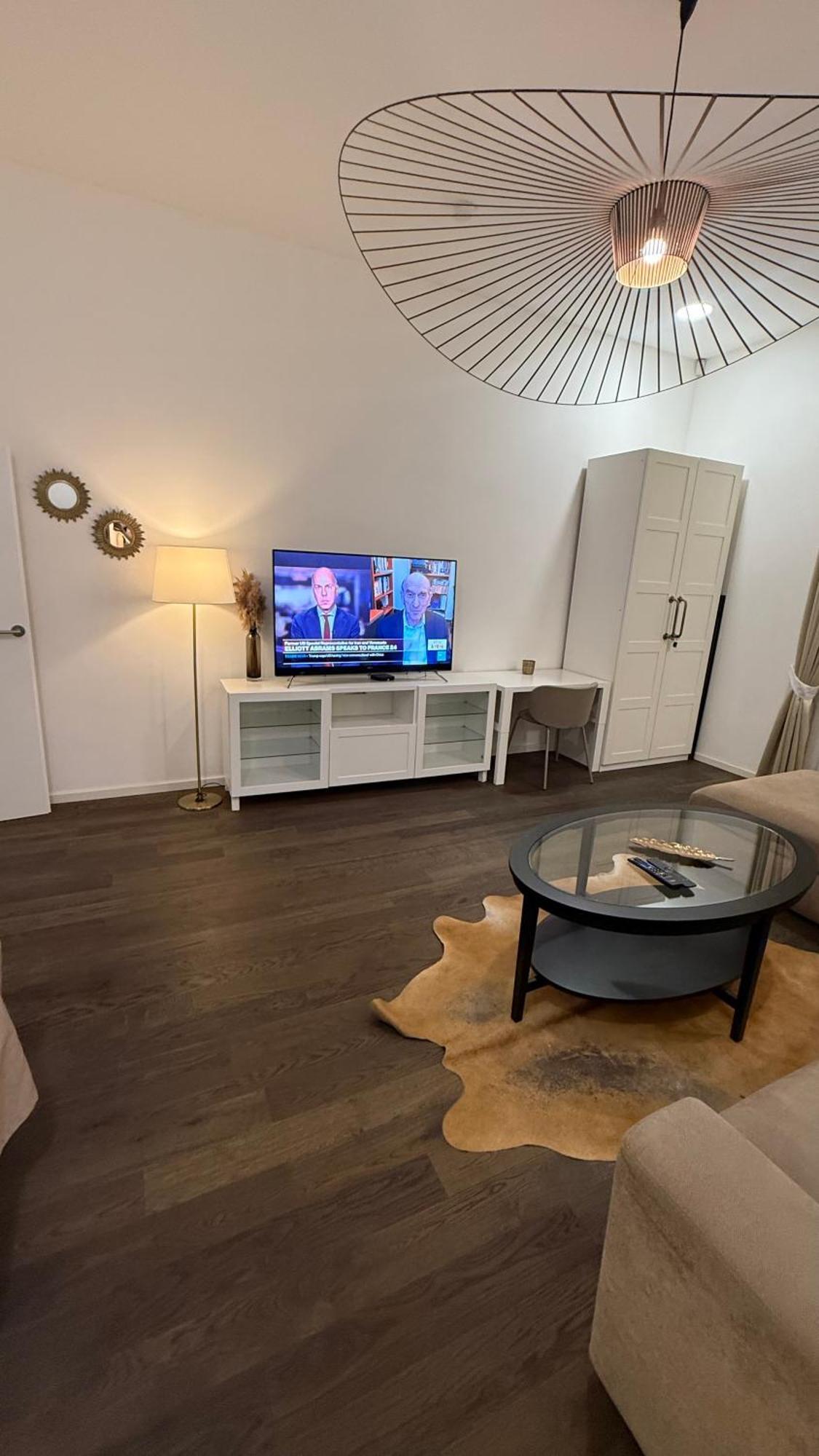Luxury Modern Designed Oldtown Апартаменти *