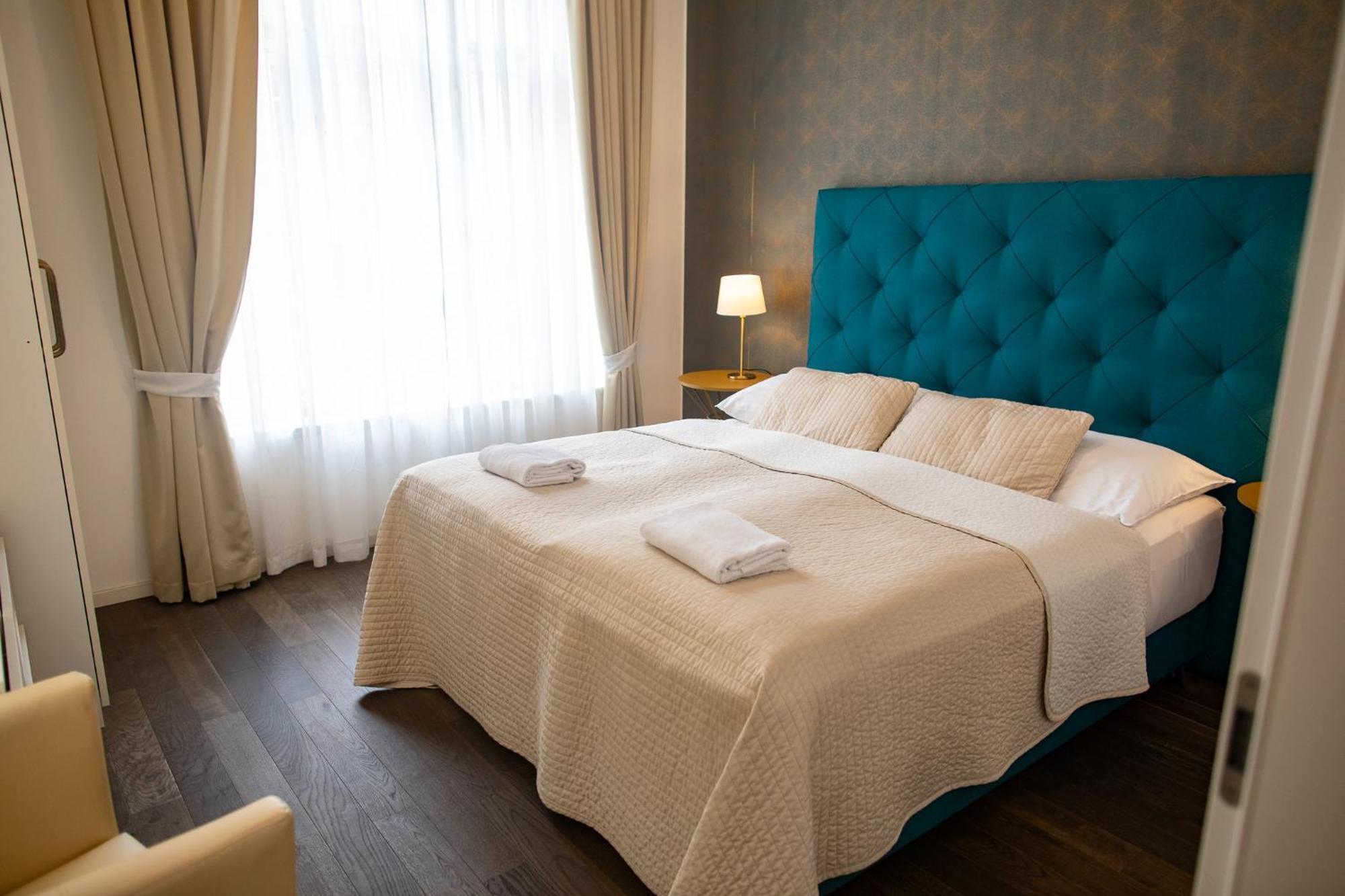Luxury Modern Designed Oldtown Apartment