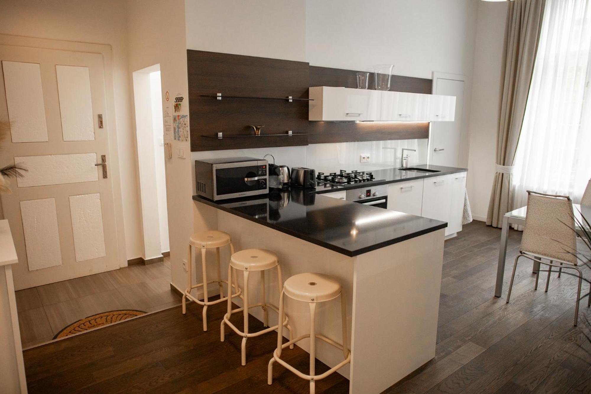 Luxury Modern Designed Oldtown Apartment *