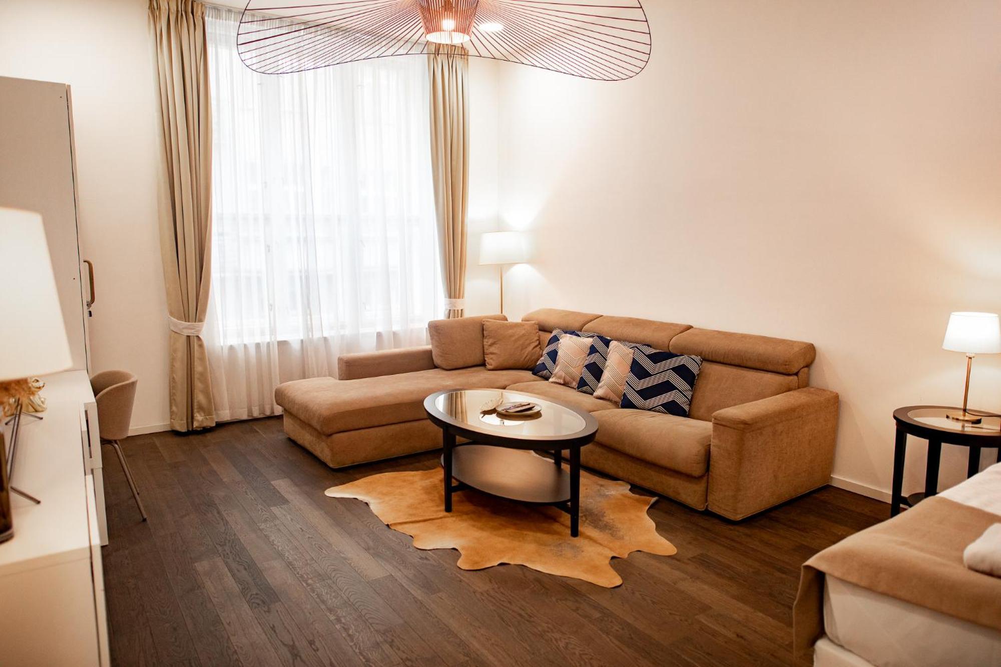 Luxury Modern Designed Oldtown Apartment *